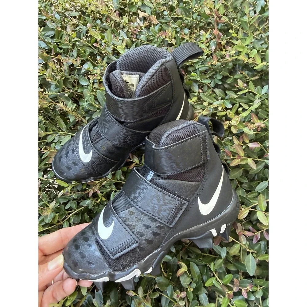 NIKE Force Savage 2 Shark Football Cleat Boys Size 10C Black White AQ7723-001